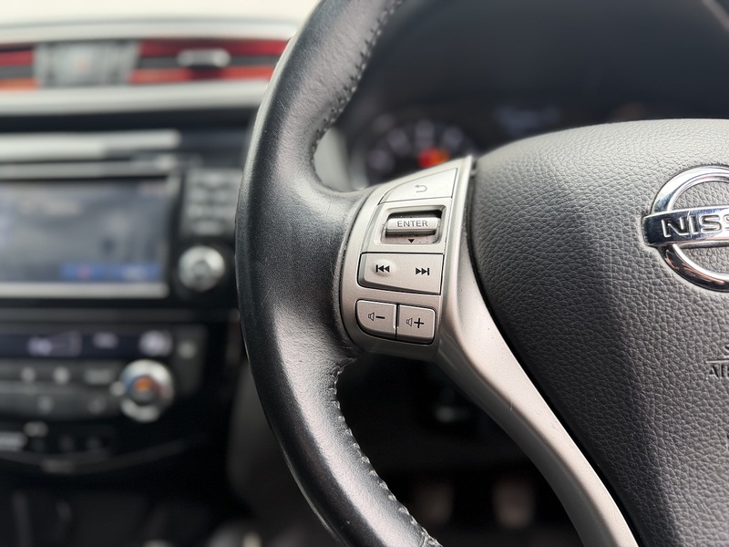 Nissan Qashqai 1.2 DIG-T N-Vision SUV 5dr Petrol Manual 2WD Euro 6 (s/s) (115 ps) - U354