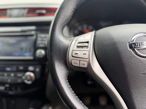 Nissan Qashqai 1.2 DIG-T N-Vision SUV 5dr Petrol Manual 2WD Euro 6 (s/s) (115 ps) - U354