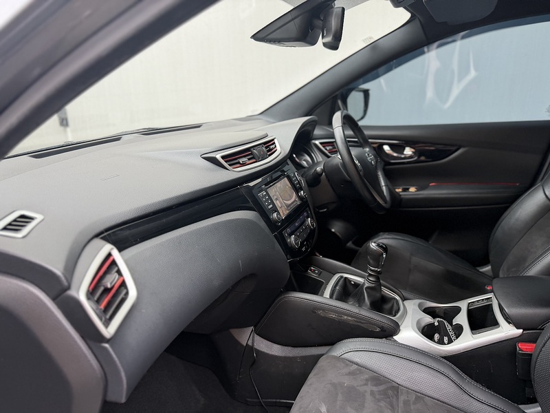 Nissan Qashqai 1.2 DIG-T N-Vision SUV 5dr Petrol Manual 2WD Euro 6 (s/s) (115 ps) - U354