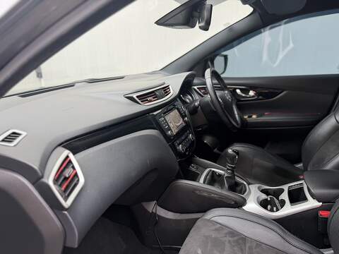 Nissan Qashqai 1.2 DIG-T N-Vision SUV 5dr Petrol Manual 2WD Euro 6 (s/s) (115 ps) - U354