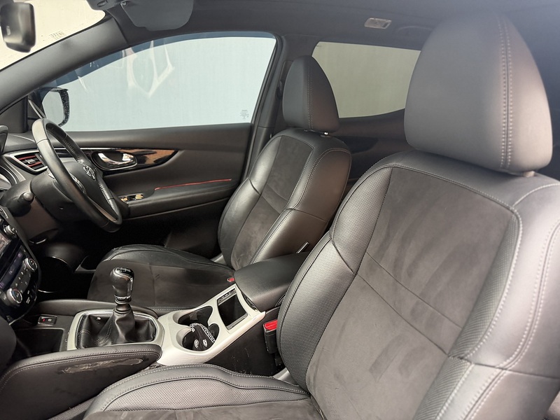 Nissan Qashqai 1.2 DIG-T N-Vision SUV 5dr Petrol Manual 2WD Euro 6 (s/s) (115 ps) - U354