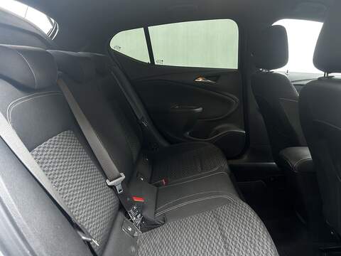 Vauxhall Astra 1.4i Turbo SRi Nav Hatchback 5dr Petrol Auto Euro 6 (s/s) (150 ps) - U373