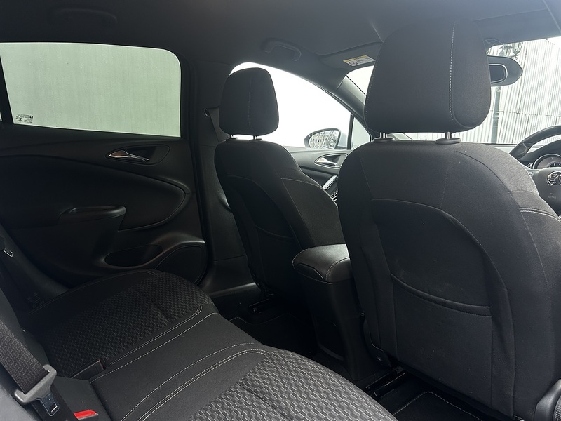 Vauxhall Astra 1.4i Turbo SRi Nav Hatchback 5dr Petrol Auto Euro 6 (s/s) (150 ps) - U373