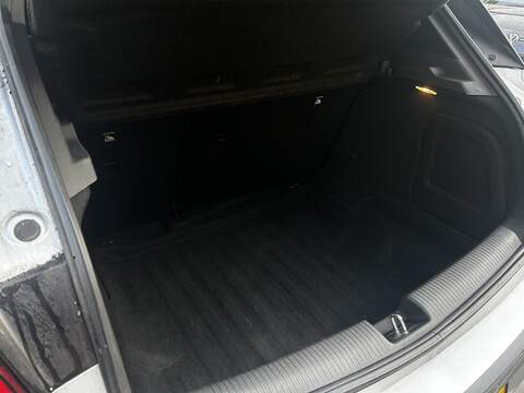 Vauxhall Astra 1.4i Turbo SRi Nav Hatchback 5dr Petrol Auto Euro 6 (s/s) (150 ps) - U373