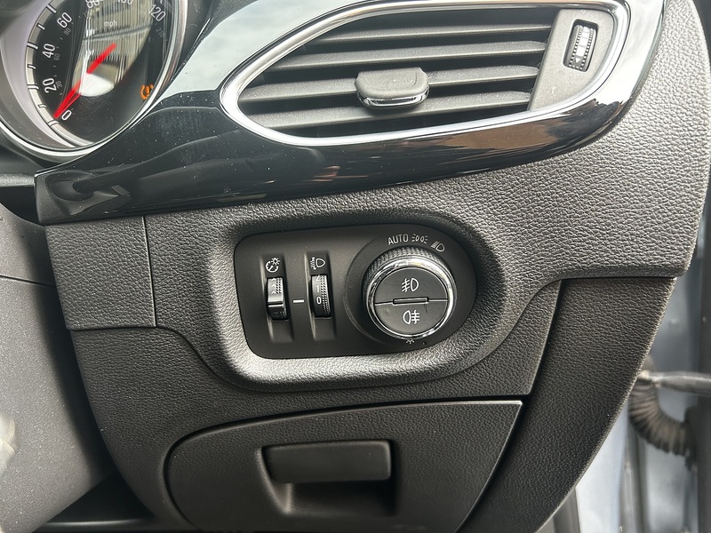 Vauxhall Astra 1.4i Turbo SRi Nav Hatchback 5dr Petrol Auto Euro 6 (s/s) (150 ps) - U373