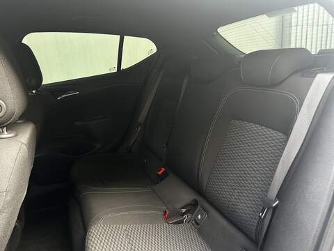 Vauxhall Astra 1.4i Turbo SRi Nav Hatchback 5dr Petrol Auto Euro 6 (s/s) (150 ps) - U373