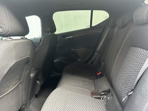 Vauxhall Astra 1.4i Turbo SRi Nav Hatchback 5dr Petrol Auto Euro 6 (s/s) (150 ps) - U373