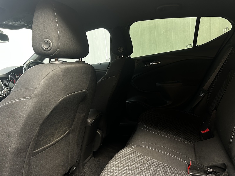 Vauxhall Astra 1.4i Turbo SRi Nav Hatchback 5dr Petrol Auto Euro 6 (s/s) (150 ps) - U373