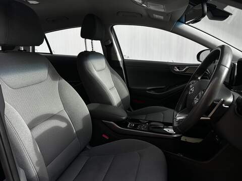 Hyundai IONIQ 38.3kWh Premium Hatchback 5dr Electric Auto (136 ps) - U374