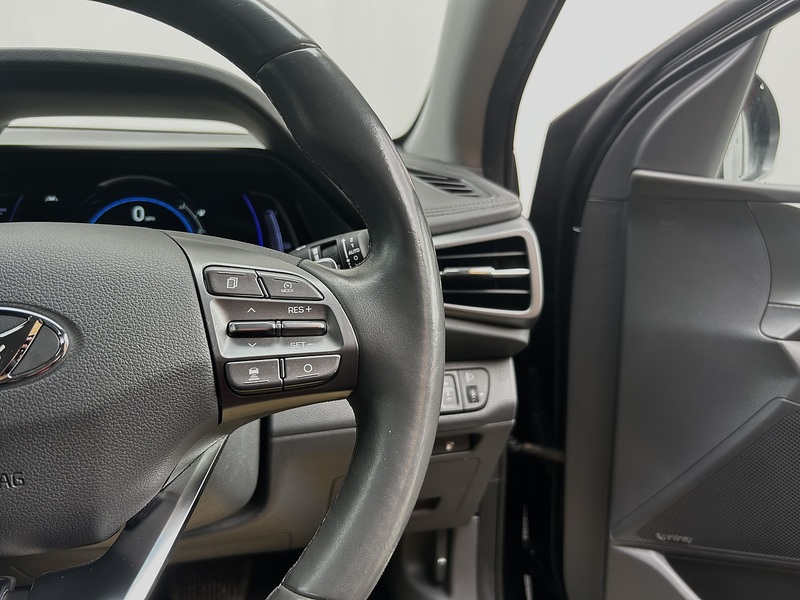 Hyundai IONIQ 38.3kWh Premium Hatchback 5dr Electric Auto (136 ps) - U374