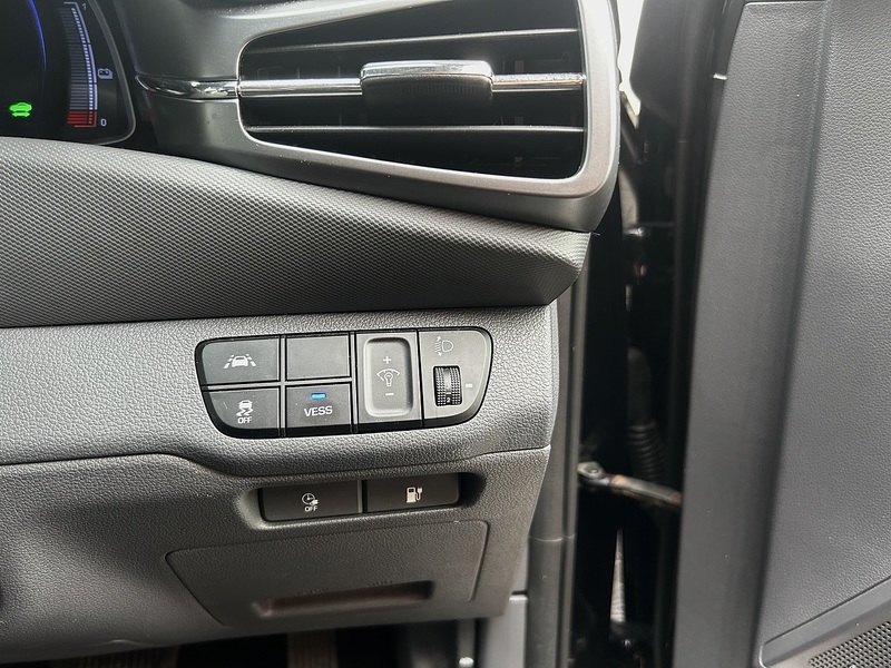 Hyundai IONIQ 38.3kWh Premium Hatchback 5dr Electric Auto (136 ps) - U374