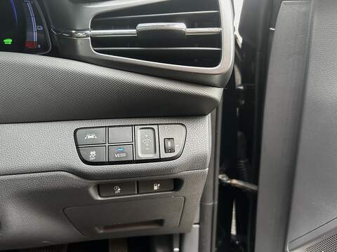 Hyundai IONIQ 38.3kWh Premium Hatchback 5dr Electric Auto (136 ps) - U374