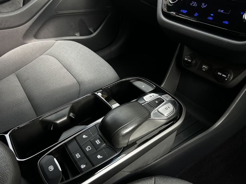 Hyundai IONIQ 38.3kWh Premium Hatchback 5dr Electric Auto (136 ps) - U374