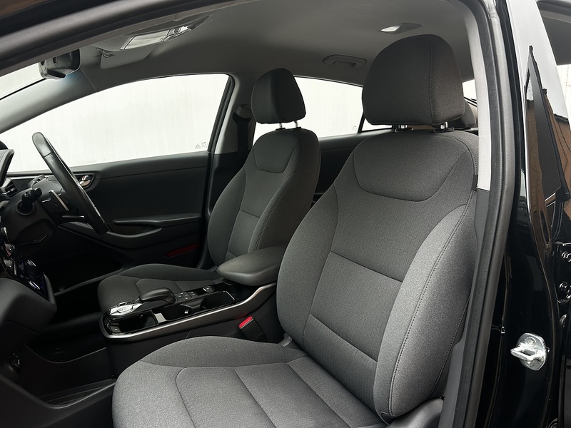 Hyundai IONIQ 38.3kWh Premium Hatchback 5dr Electric Auto (136 ps) - U374