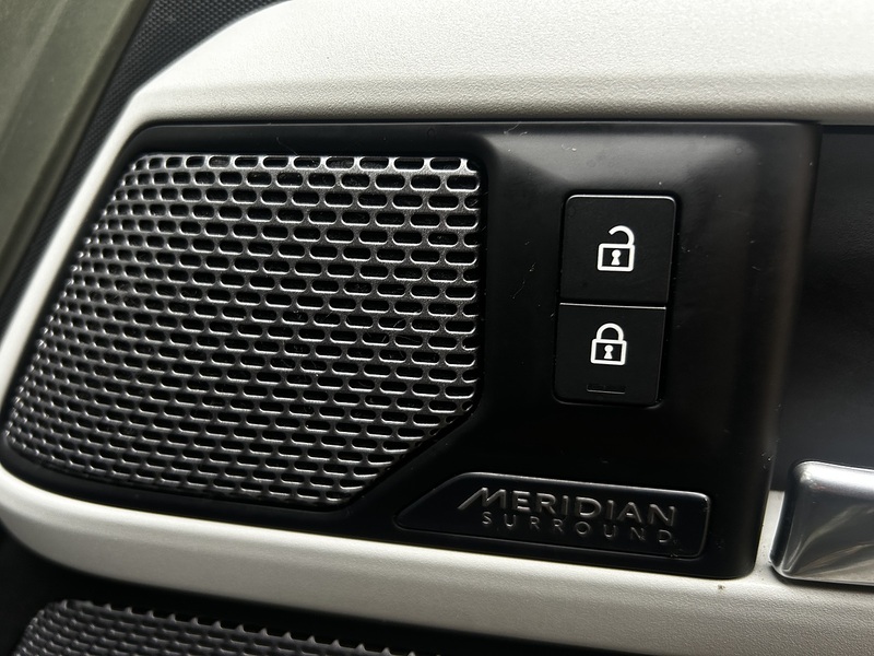 Land Rover Defender 110 2.0 Si4 HSE SUV 5dr Petrol Auto 4WD Euro 6 (s/s) (300 ps) - U381