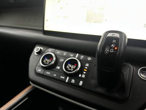 Land Rover Defender 110 2.0 Si4 HSE SUV 5dr Petrol Auto 4WD Euro 6 (s/s) (300 ps) - U381