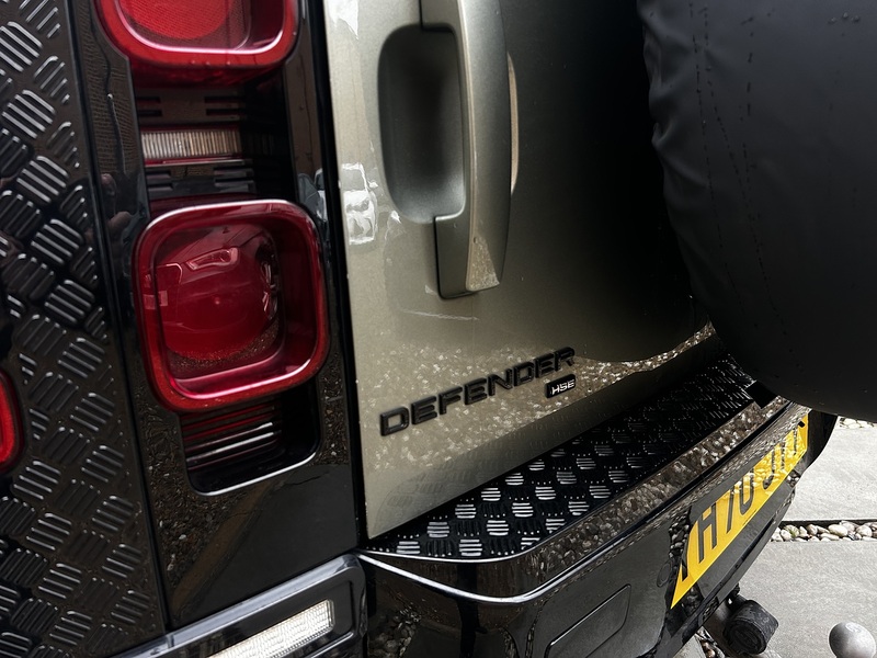 Land Rover Defender 110 2.0 Si4 HSE SUV 5dr Petrol Auto 4WD Euro 6 (s/s) (300 ps) - U381