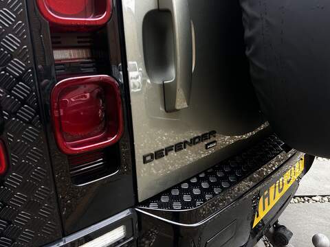 Land Rover Defender 110 2.0 Si4 HSE SUV 5dr Petrol Auto 4WD Euro 6 (s/s) (300 ps) - U381