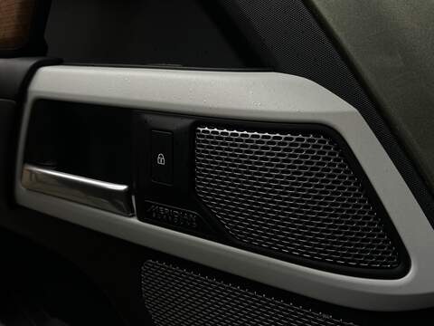 Land Rover Defender 110 2.0 Si4 HSE SUV 5dr Petrol Auto 4WD Euro 6 (s/s) (300 ps) - U381