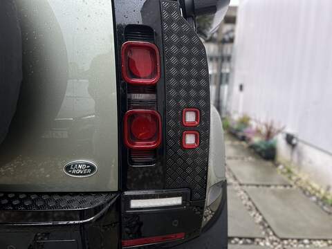 Land Rover Defender 110 2.0 Si4 HSE SUV 5dr Petrol Auto 4WD Euro 6 (s/s) (300 ps) - U381