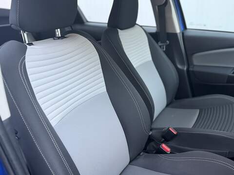 Toyota Yaris 1.5 VVT-h Icon Hatchback 5dr Petrol Hybrid E-CVT Euro 6 (s/s) (100 ps) - U384