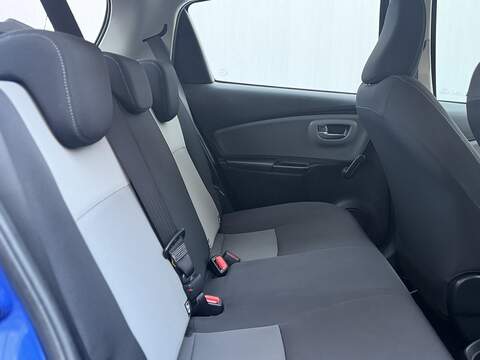 Toyota Yaris 1.5 VVT-h Icon Hatchback 5dr Petrol Hybrid E-CVT Euro 6 (s/s) (100 ps) - U384