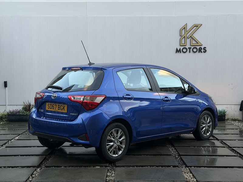 Toyota Yaris 1.5 VVT-h Icon Hatchback 5dr Petrol Hybrid E-CVT Euro 6 (s/s) (100 ps) - U384