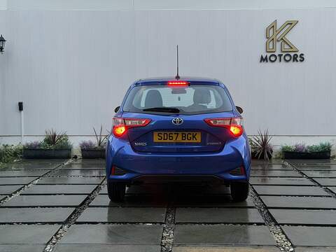 Toyota Yaris 1.5 VVT-h Icon Hatchback 5dr Petrol Hybrid E-CVT Euro 6 (s/s) (100 ps) - U384