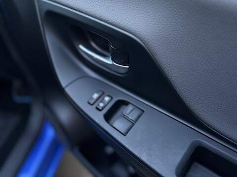 Toyota Yaris 1.5 VVT-h Icon Hatchback 5dr Petrol Hybrid E-CVT Euro 6 (s/s) (100 ps) - U384