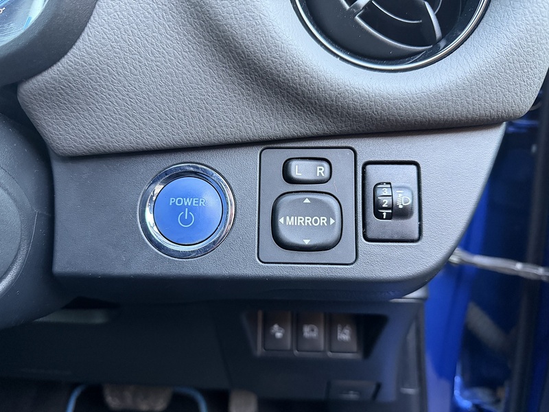 Toyota Yaris 1.5 VVT-h Icon Hatchback 5dr Petrol Hybrid E-CVT Euro 6 (s/s) (100 ps) - U384