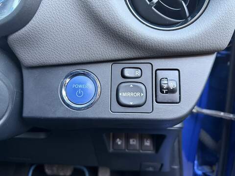 Toyota Yaris 1.5 VVT-h Icon Hatchback 5dr Petrol Hybrid E-CVT Euro 6 (s/s) (100 ps) - U384