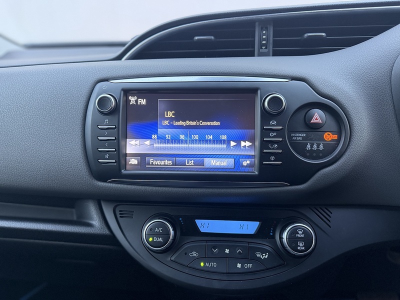 Toyota Yaris 1.5 VVT-h Icon Hatchback 5dr Petrol Hybrid E-CVT Euro 6 (s/s) (100 ps) - U384