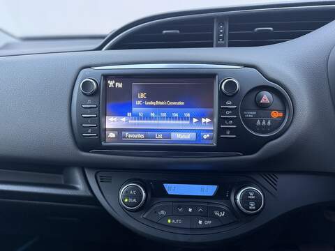 Toyota Yaris 1.5 VVT-h Icon Hatchback 5dr Petrol Hybrid E-CVT Euro 6 (s/s) (100 ps) - U384