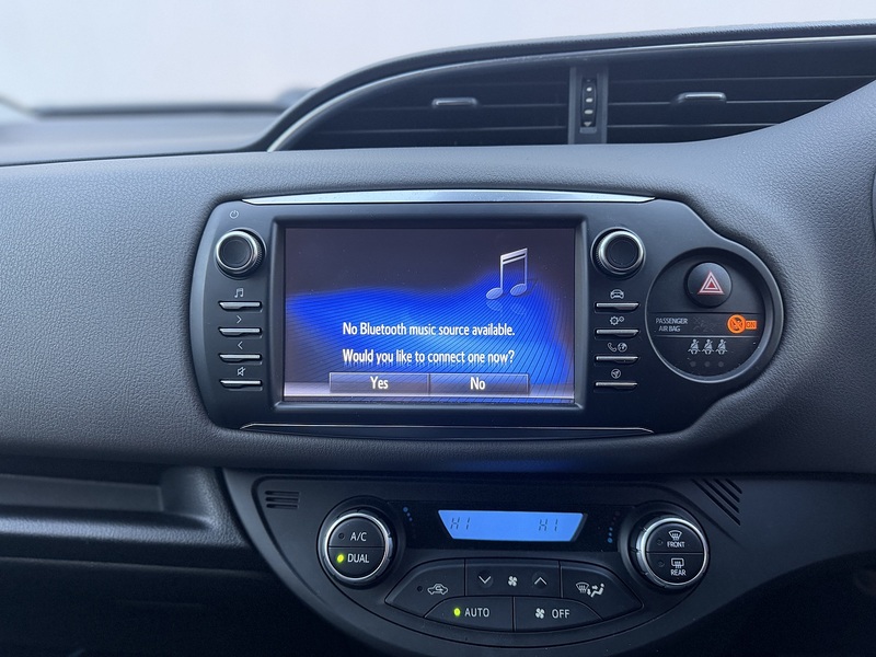 Toyota Yaris 1.5 VVT-h Icon Hatchback 5dr Petrol Hybrid E-CVT Euro 6 (s/s) (100 ps) - U384