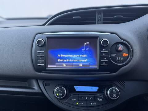Toyota Yaris 1.5 VVT-h Icon Hatchback 5dr Petrol Hybrid E-CVT Euro 6 (s/s) (100 ps) - U384
