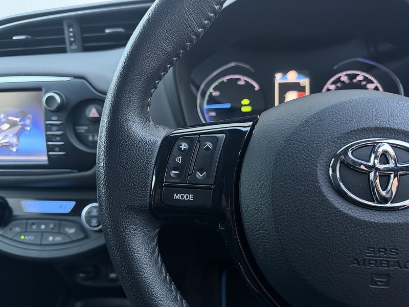 Toyota Yaris 1.5 VVT-h Icon Hatchback 5dr Petrol Hybrid E-CVT Euro 6 (s/s) (100 ps) - U384
