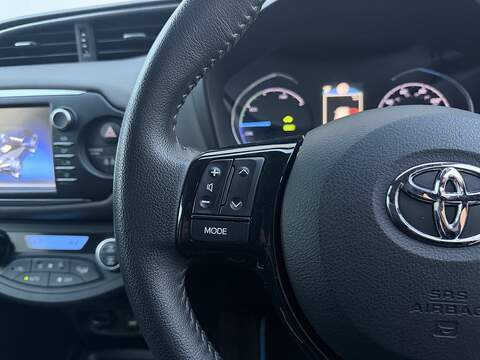 Toyota Yaris 1.5 VVT-h Icon Hatchback 5dr Petrol Hybrid E-CVT Euro 6 (s/s) (100 ps) - U384