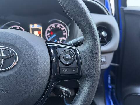 Toyota Yaris 1.5 VVT-h Icon Hatchback 5dr Petrol Hybrid E-CVT Euro 6 (s/s) (100 ps) - U384