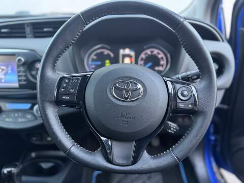 Toyota Yaris 1.5 VVT-h Icon Hatchback 5dr Petrol Hybrid E-CVT Euro 6 (s/s) (100 ps) - U384