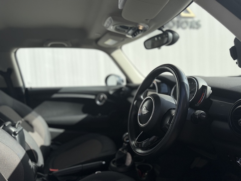 MINI Hatch 1.5 Cooper Hatchback 3dr Petrol Auto Euro 6 (s/s) (136 ps) - U388