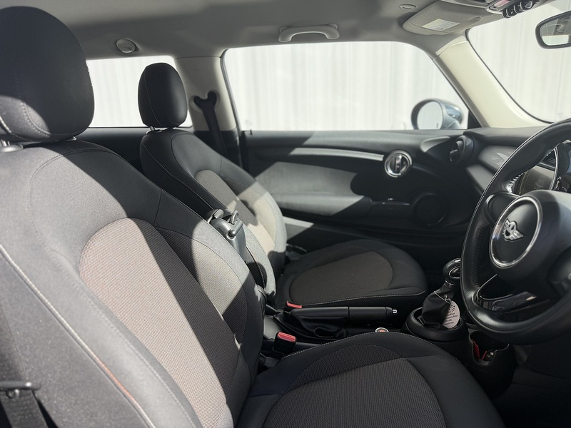 MINI Hatch 1.5 Cooper Hatchback 3dr Petrol Auto Euro 6 (s/s) (136 ps) - U388