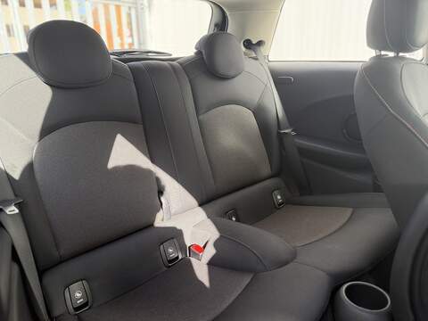 MINI Hatch 1.5 Cooper Hatchback 3dr Petrol Auto Euro 6 (s/s) (136 ps) - U388