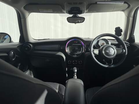 MINI Hatch 1.5 Cooper Hatchback 3dr Petrol Auto Euro 6 (s/s) (136 ps) - U388