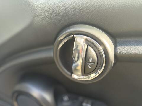 MINI Hatch 1.5 Cooper Hatchback 3dr Petrol Auto Euro 6 (s/s) (136 ps) - U388