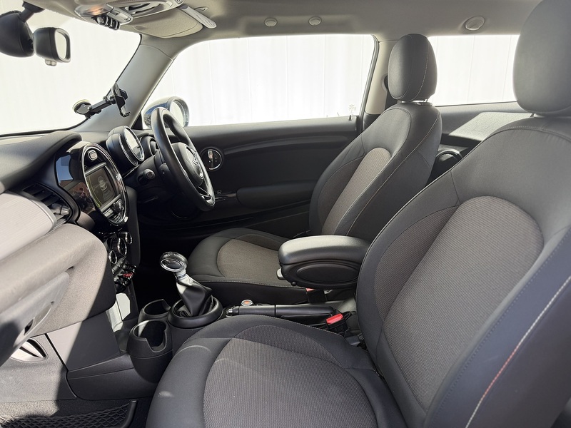 MINI Hatch 1.5 Cooper Hatchback 3dr Petrol Auto Euro 6 (s/s) (136 ps) - U388