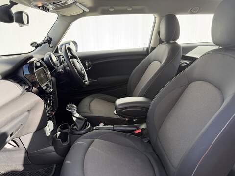 MINI Hatch 1.5 Cooper Hatchback 3dr Petrol Auto Euro 6 (s/s) (136 ps) - U388