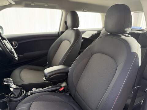 MINI Hatch 1.5 Cooper Hatchback 3dr Petrol Auto Euro 6 (s/s) (136 ps) - U388