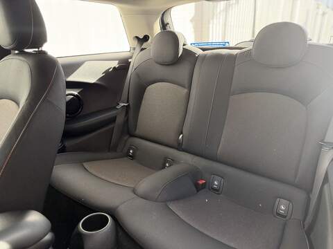 MINI Hatch 1.5 Cooper Hatchback 3dr Petrol Auto Euro 6 (s/s) (136 ps) - U388