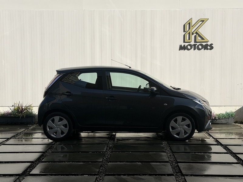 Toyota AYGO 1.0 VVT-i x-play Hatchback 5dr Petrol Manual Euro 6 (68 ps) - U389