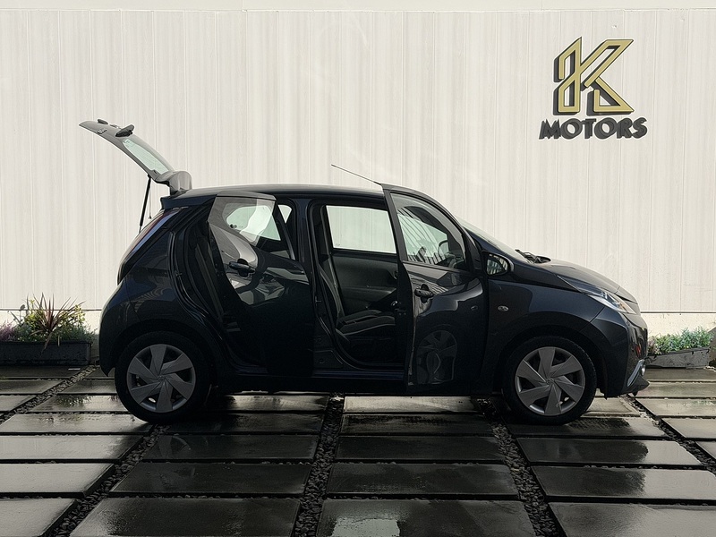 Toyota AYGO 1.0 VVT-i x-play Hatchback 5dr Petrol Manual Euro 6 (68 ps) - U389